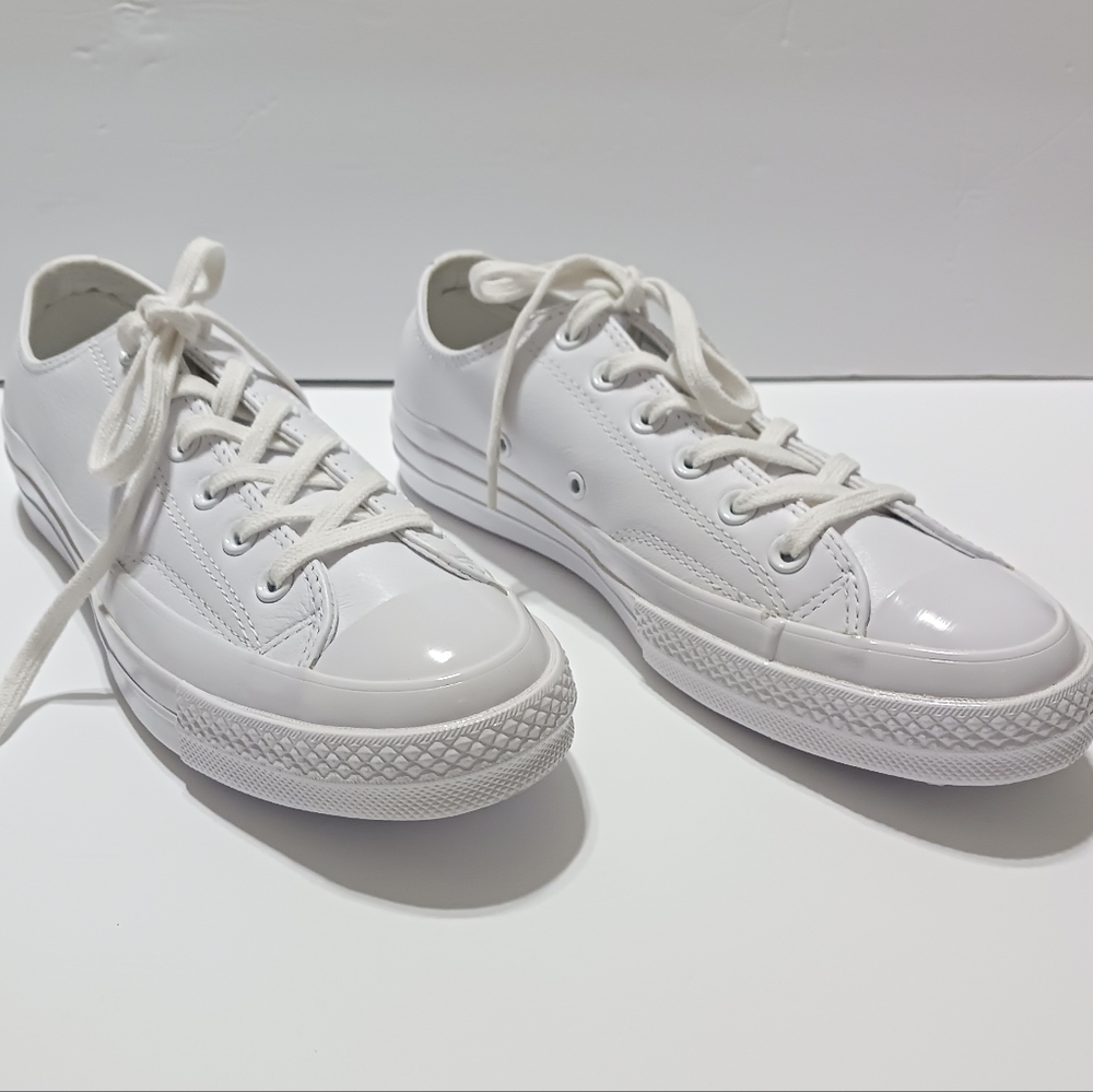 Converse Chuck Taylor Women's Leather Shoes Size 9.5